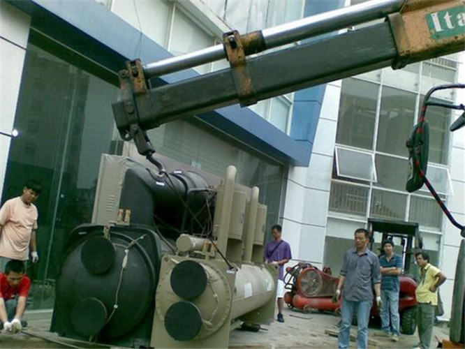 承德市随车吊和汽车吊的核心区别是什么？哪种更省钱？