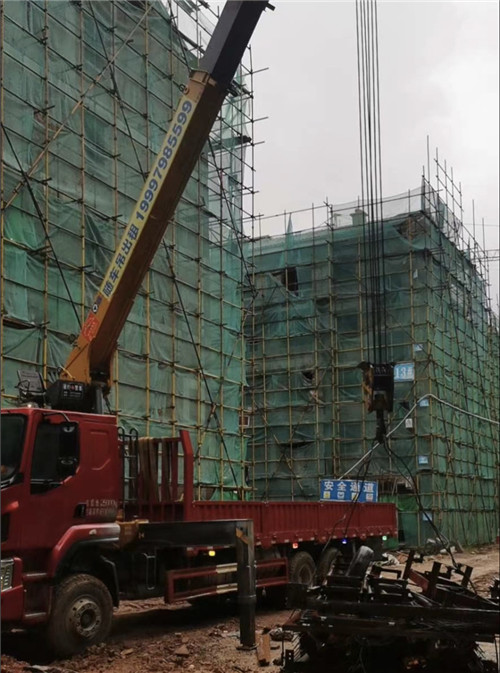 承德市“慢工细活”—— 吊车的 “微动控制” 技术