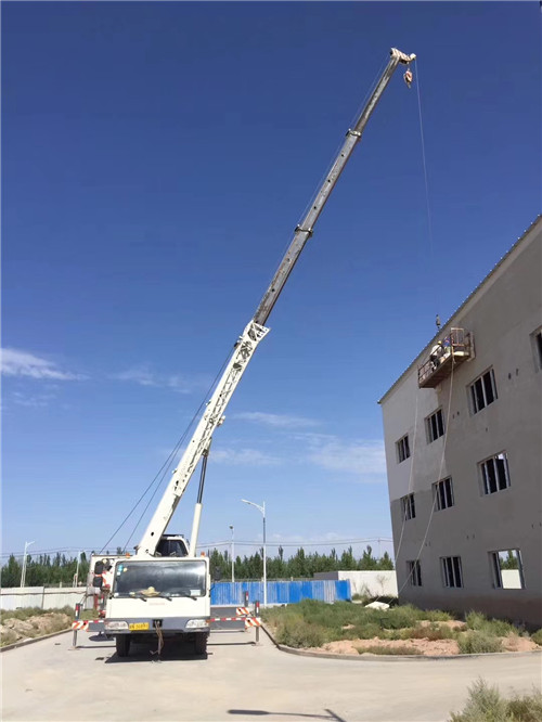 承德市“轻装强干”—— 吊车的 “轻量化臂架” 技术